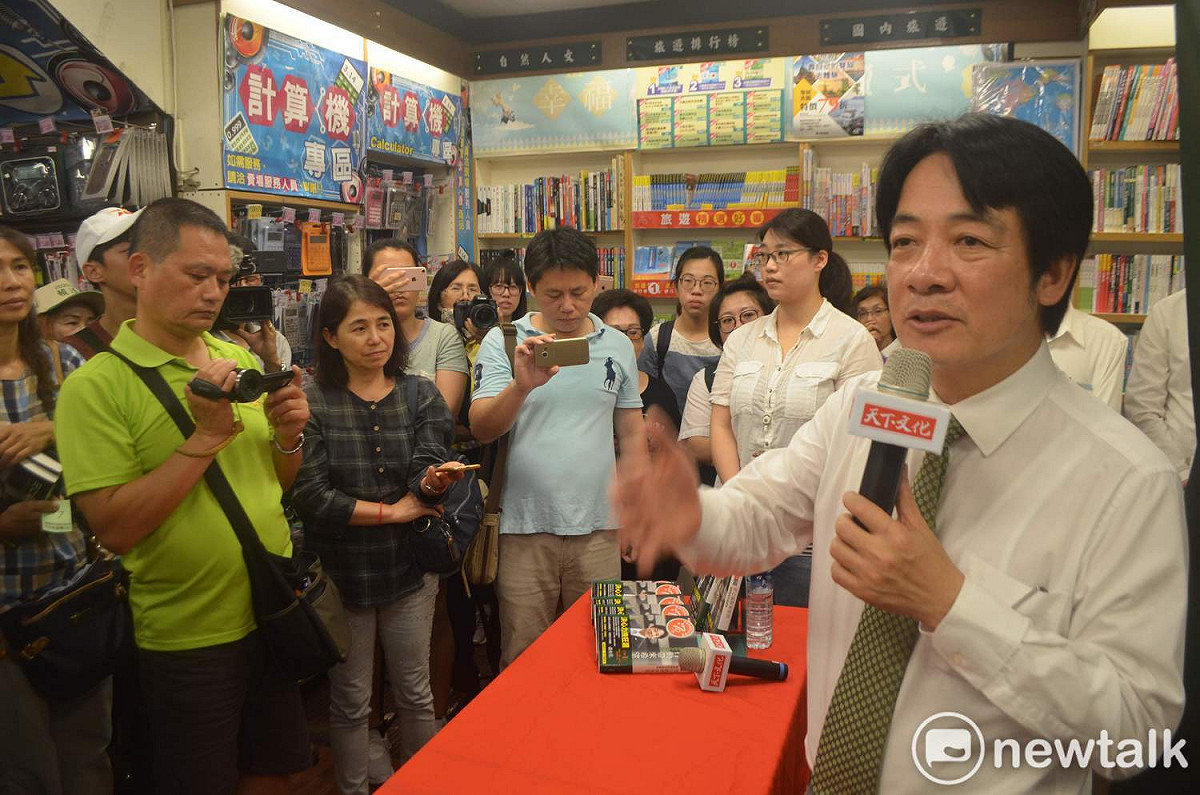 賴清德18日在簽書會中強調，民進黨中執會應於5月22日確定總統初選時間。 圖：蔡坤龍/攝