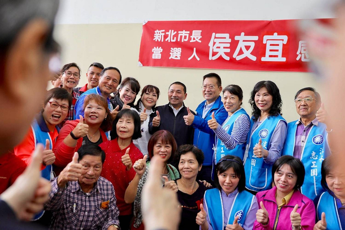 吳育昇在市長選舉力挺侯友宜，侯在立委初選投投挑報李，挺吳育昇。 圖：侯友宜選辦提供