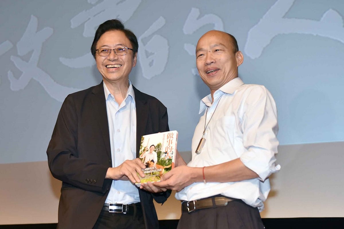 張善政(左)與韓國瑜(右)合影。 圖：孫家銘/攝（資料照片）