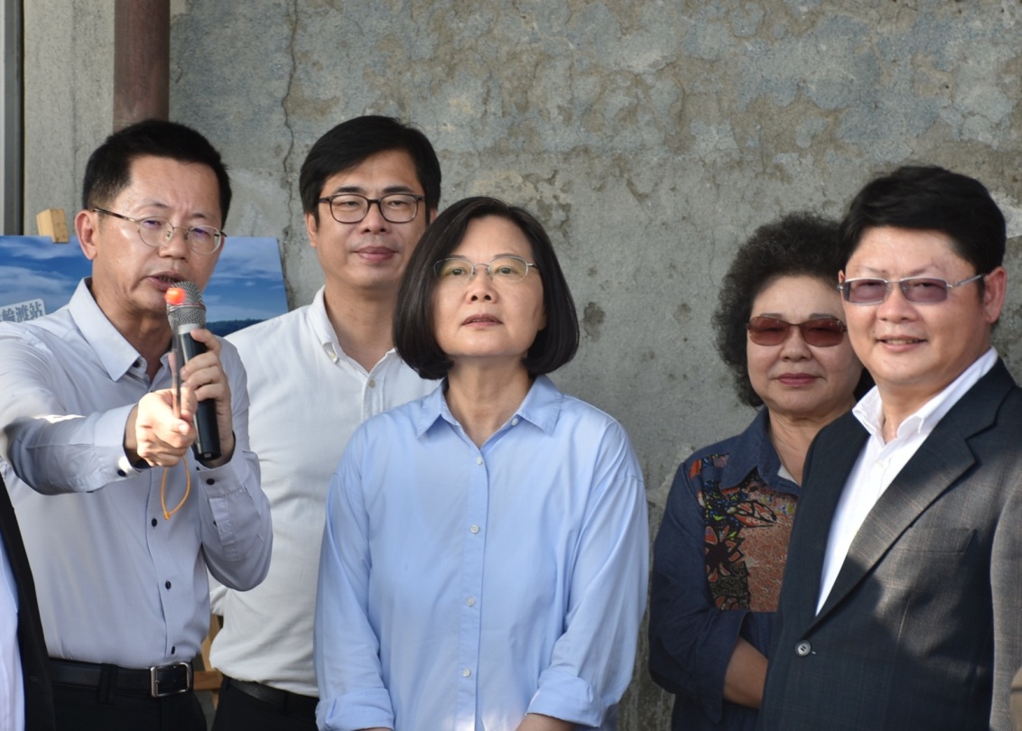 蔡英文(中) 聽取高雄休閒遊憩建設導覽。 圖  :  孫家銘／攝