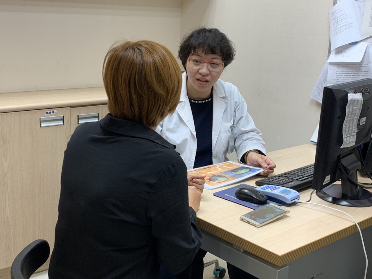 女大生因人際關係不佳、學業壓力大，外加和家人感情不好，出現憂鬱症情形。 圖／記者汪瑋琪攝