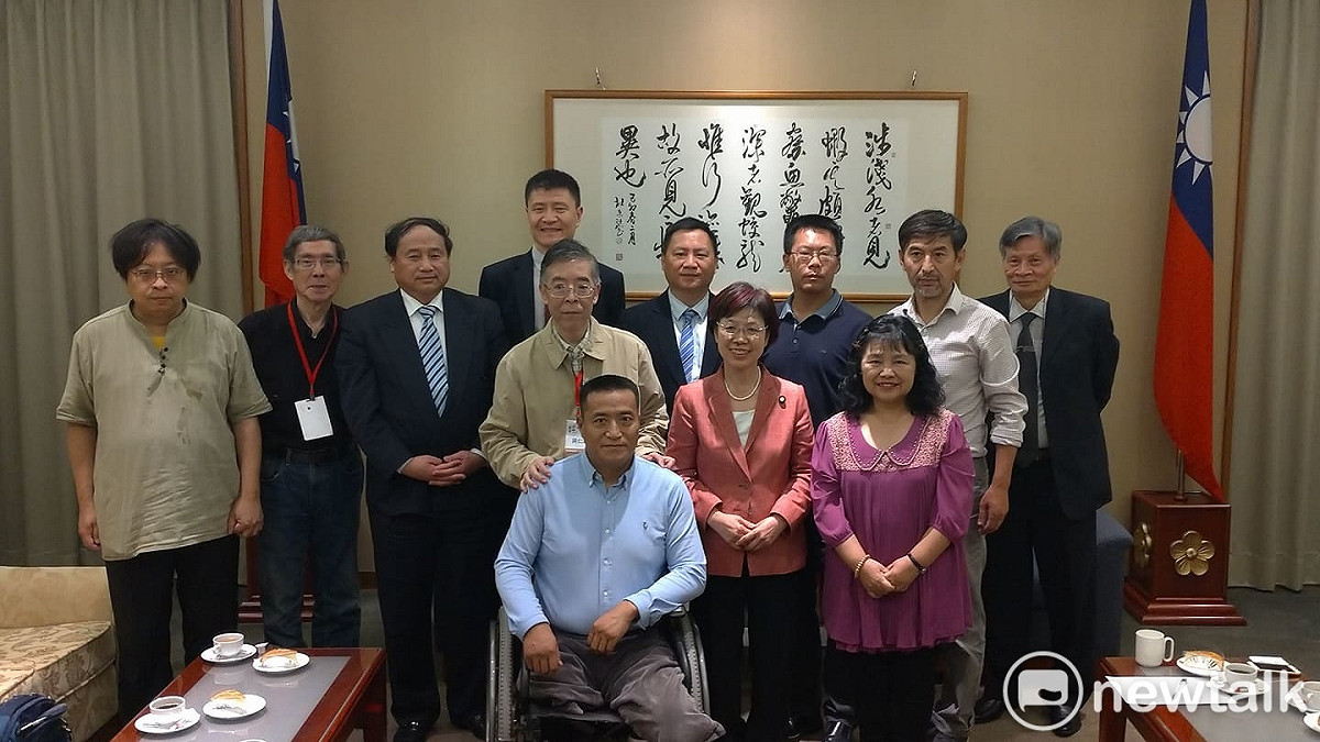 參與2019「六四」30周年國際學術會成員，今天拜會民進黨立委，感謝她們長期支持民運。 圖：陳佩君／攝