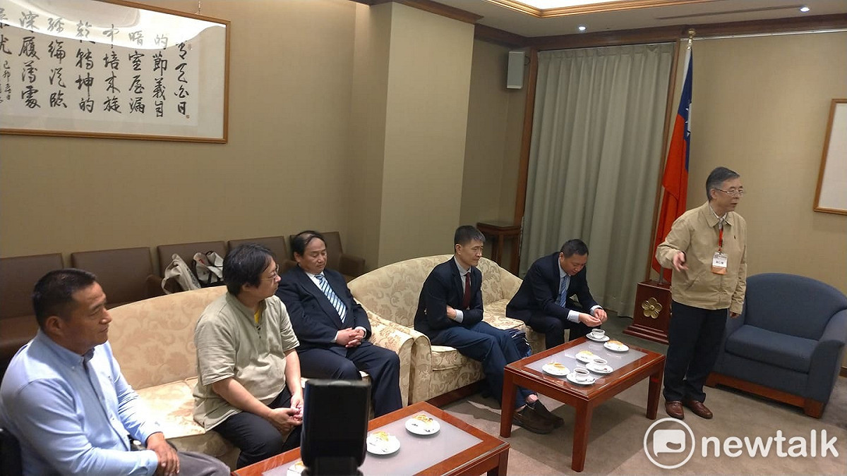 中國民運人士與立委會面，商談如何有效幫助中國政治犯等議題。 圖：陳佩君／攝