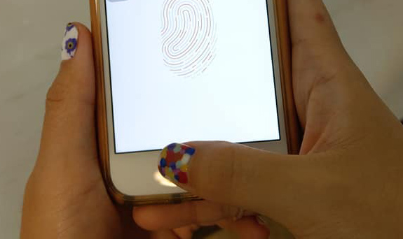 iPhone XR拔除3D Touch這項功能，引發不少果粉哀嘆。 圖：葉立斌／攝