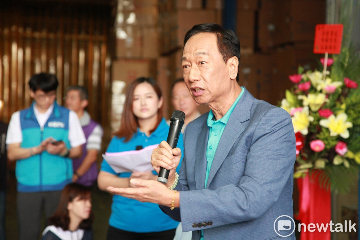 郭台銘後援會刊登廣告並指公務員為米蟲，府院黨澄清稿其發，大動作要求道歉。 圖：林昀真／攝（新頭殼資料照片）