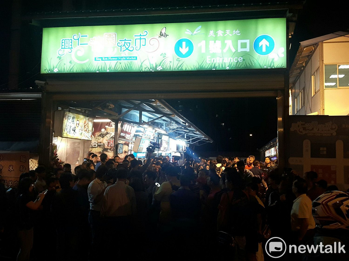 郭台銘臨時取消行程，讓在場等候的民眾及媒體空等近２小時。 圖：林昀真／攝