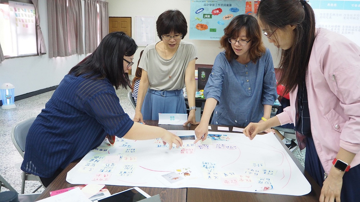 廣達設計學習是跨領域老師的共同組合，先研究最適策展任務，再促發學生自主學習動力。 圖 : 廣達文教基金會/提供