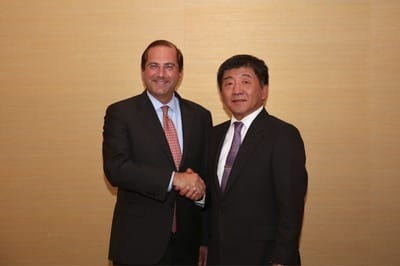 衛福部長陳時中5月21日與美國衛生部長艾薩（Alex Azar）會談，艾薩強調除了以美國部長身份外，也願意 用個人力量雙管齊下為台灣發聲。  圖：衛福部提供