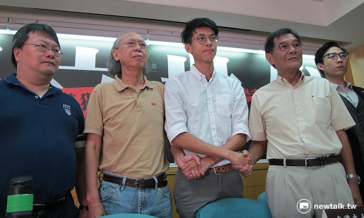 香港「本土民主前線」前發言人黃台仰（中）曾在2016年10月應邀來台，進行政治參訪。 圖：新頭殼資料照片