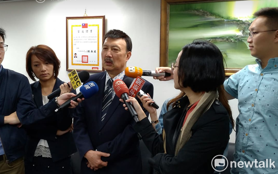 余天談及串聯過程。 圖:陳佩君攝