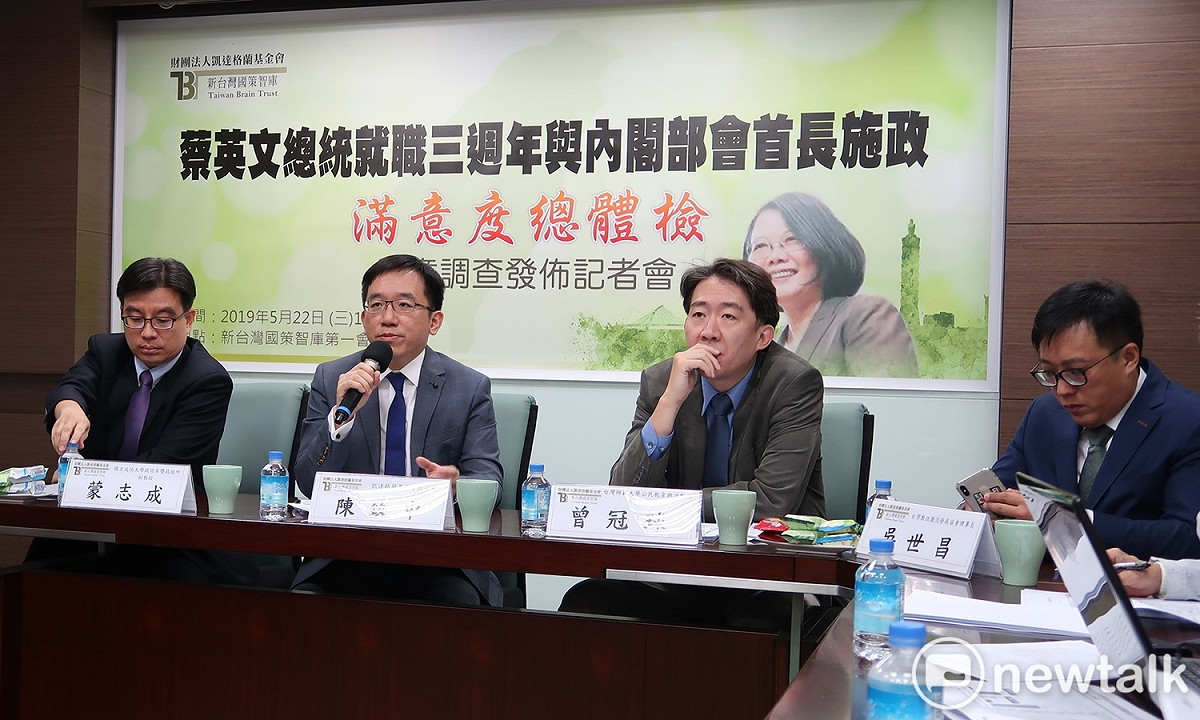 新台灣國策智庫22日舉行民調記者會。 圖：林朝億/攝