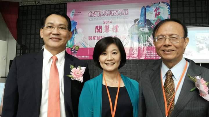 準高雄市文化局長林思伶（中）。 圖：翻攝臉書