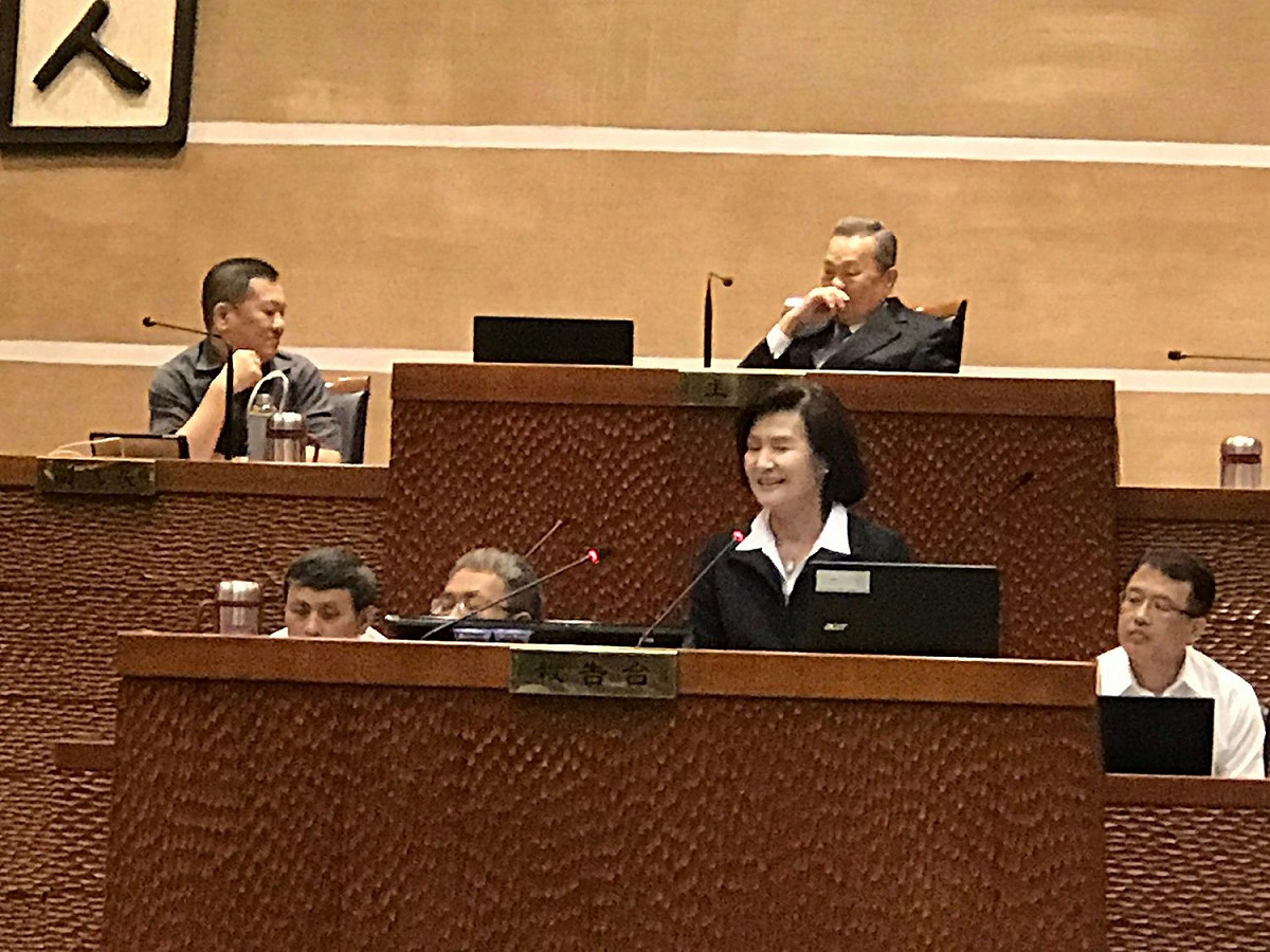 宜蘭縣長林姿妙備詢狀況一籮匡，成網友熱議焦點。 圖：擷取自陳文昌臉書