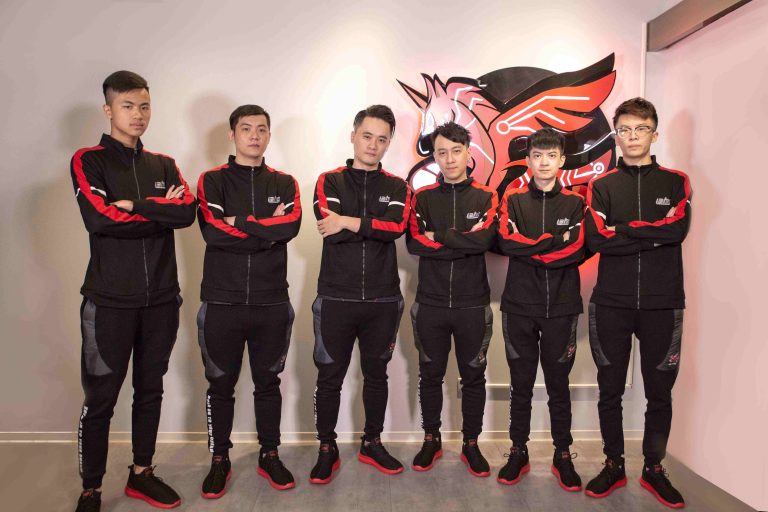 ahq《CS:GO》團隊 由左至右：FlykingJVE、dra1gen、Luke(教練)、cedrik、ChanZ、hRRR。 圖：翻攝自ahq官方網站