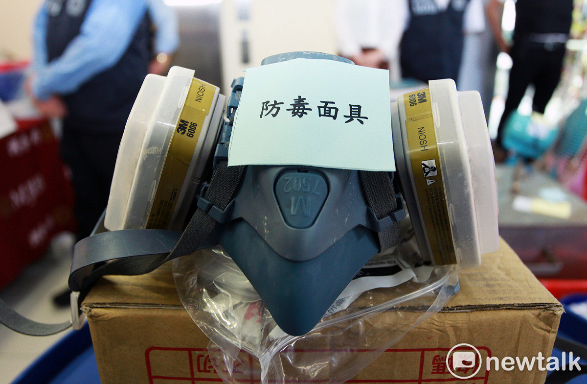 張嫌為了自己的安全，製毒時會配戴軍規的防毒面具並自行熬製偏方草藥來解毒。 圖：林昀真/攝