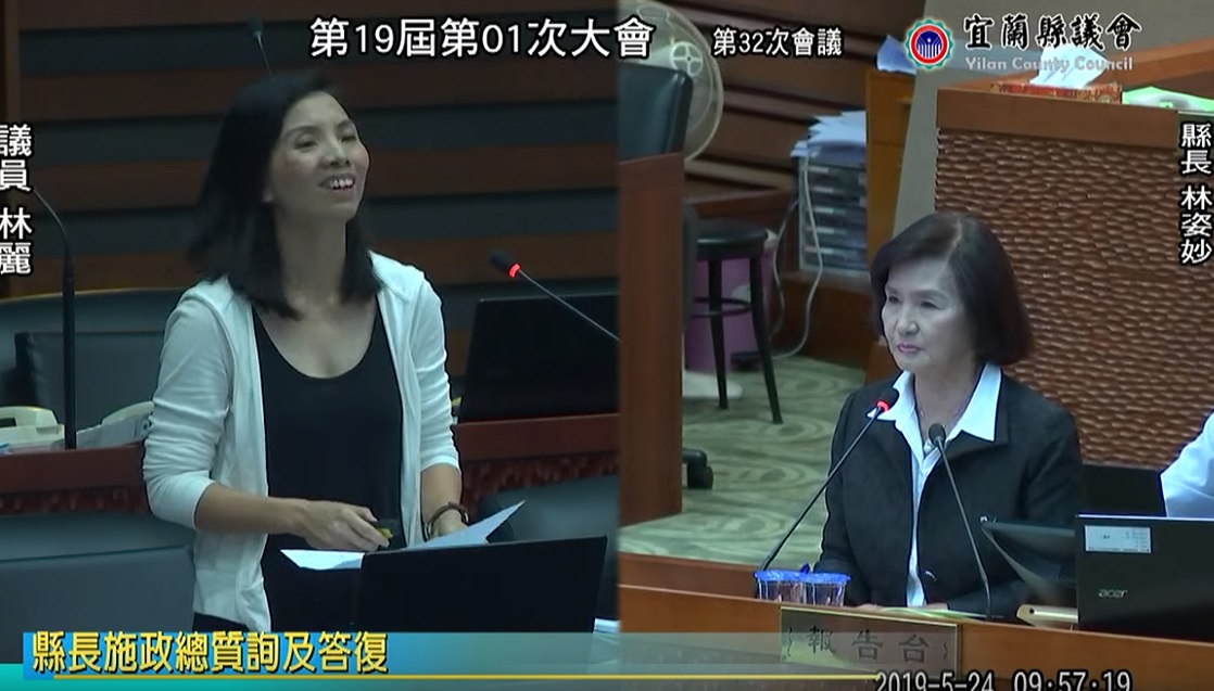民進黨宜蘭縣議員林麗質詢宜蘭縣長林姿妙。 翻攝自宜蘭縣議會Youtube
