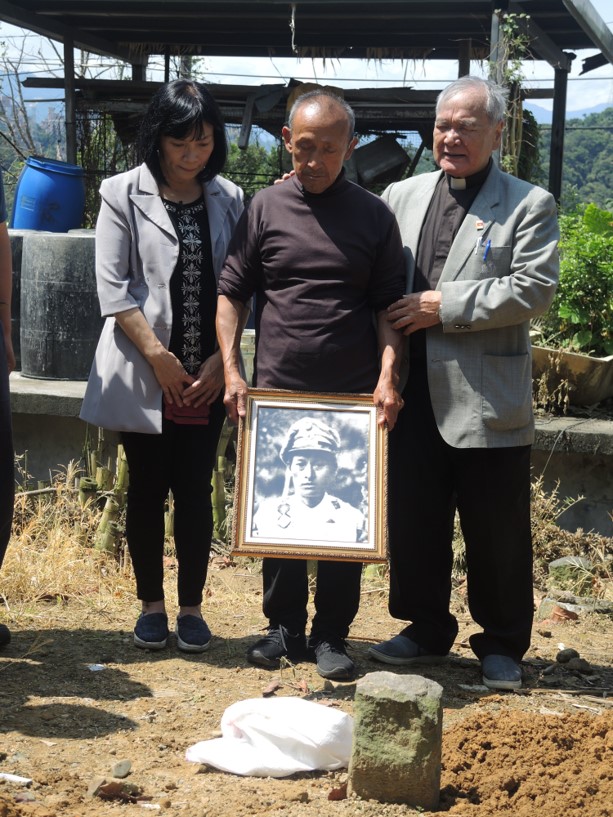圖片由左至右分別為楊翠及伍保忠之子Bukun（伍金山）。 圖：促轉會提供