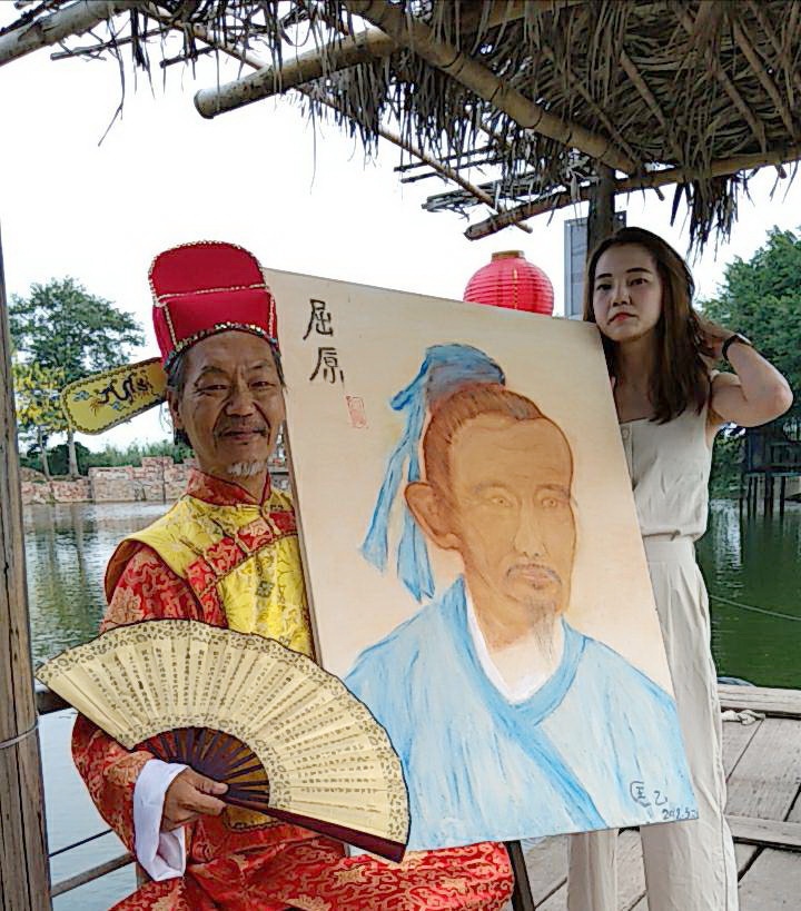 「老塘湖藝術村」創辦人台灣手指畫家匡乙在端午節前完成一幅用手指畫出的作品「屈原」，歡迎全國民眾前往參觀、欣賞別出心裁的手指油畫作品。 圖 : 黃博郎/攝