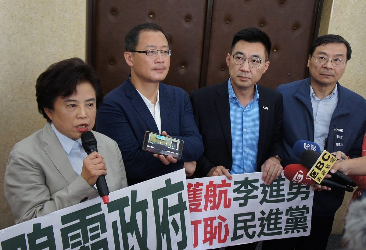 國民黨立院黨團，不滿民進黨在5月28日李進勇人事案投票案，先行佔領議場。 圖：黃建豪／攝