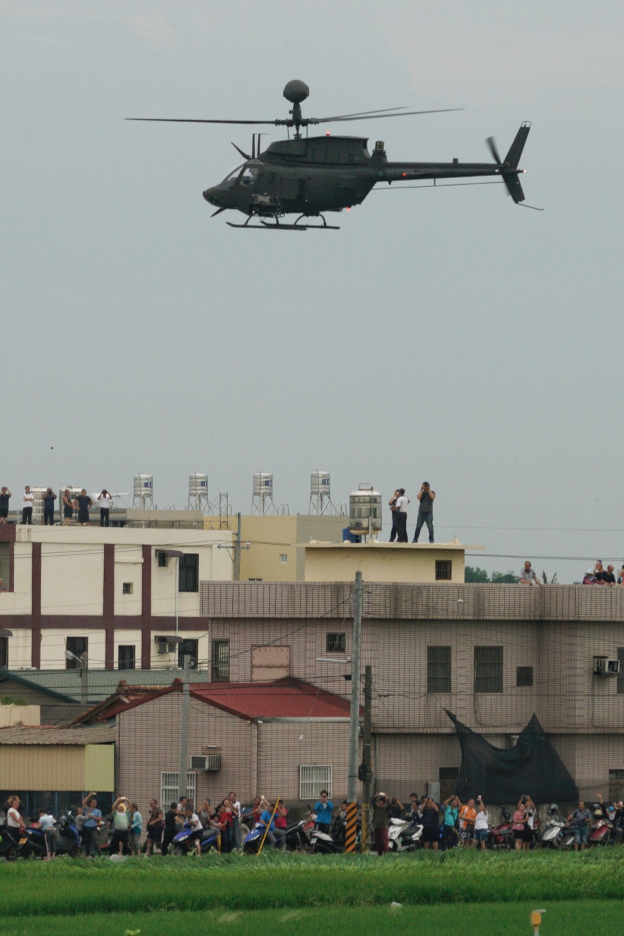 陸航OH-58D直升機執行戰場偵蒐。 圖：張良一/攝