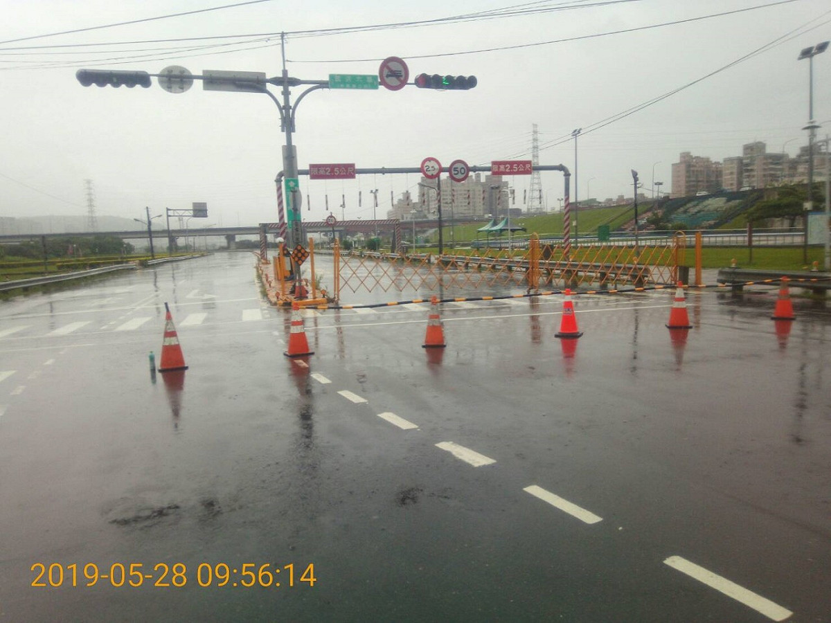 二重疏洪道目前因大雨淹水封閉。 圖：新北市政府／提供