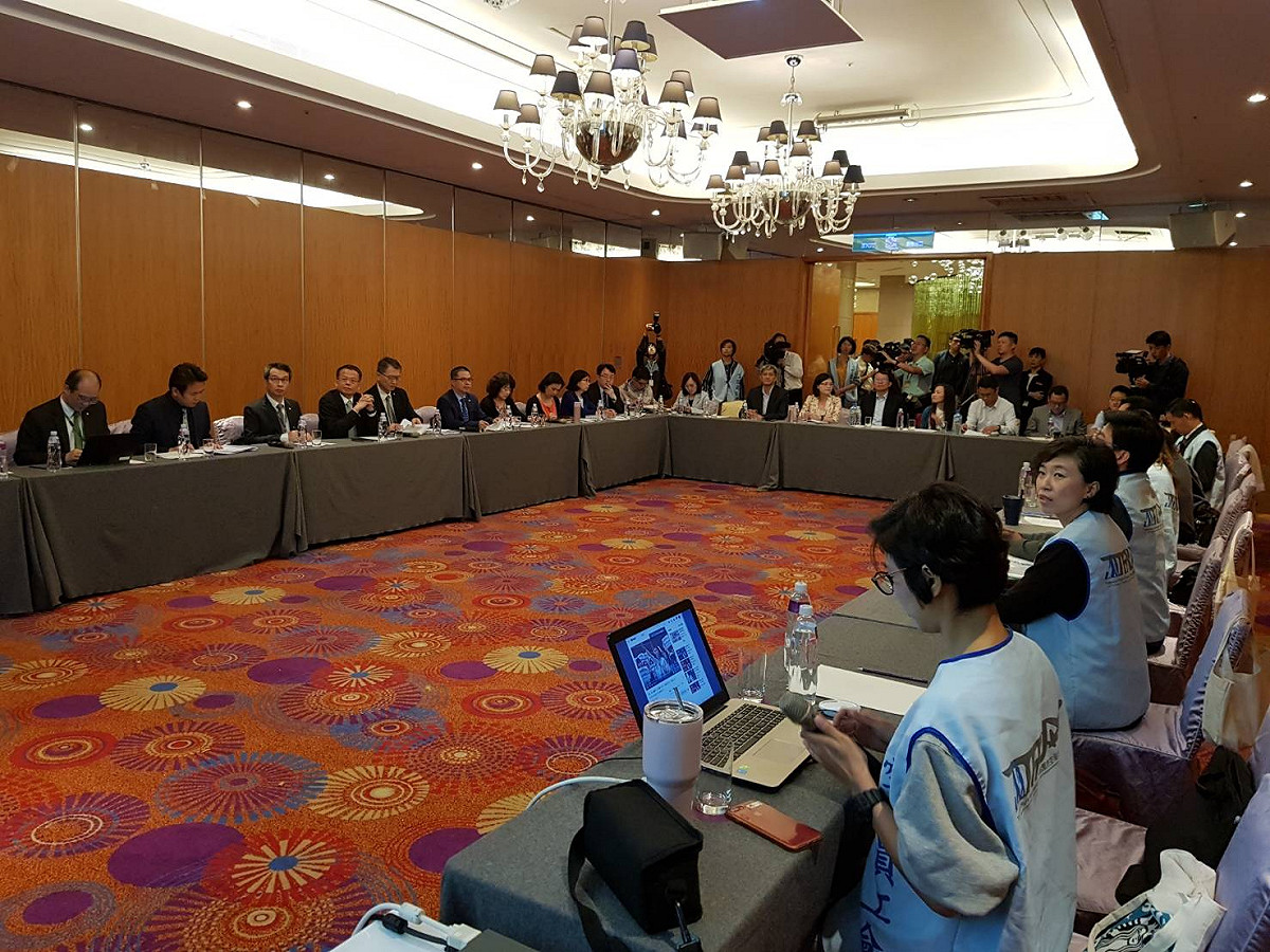 桃園市空服員職業工會與長榮航空的勞資爭議今(29)日在桃園進行第二次重啟協商會議，會議過程不對外開放。 圖：桃園市空服員職業工會／提供