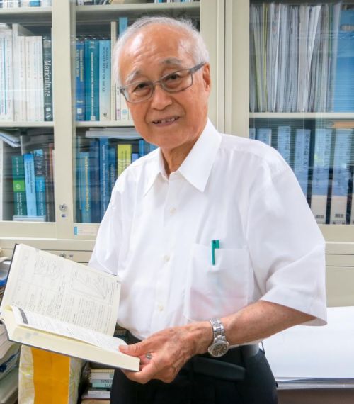 中研院院士廖一久領先全球成功研發出草蝦人工繁殖技術，在國內外都備受推祟。 圖：翻攝自台灣大學漁業科學研究所官網
