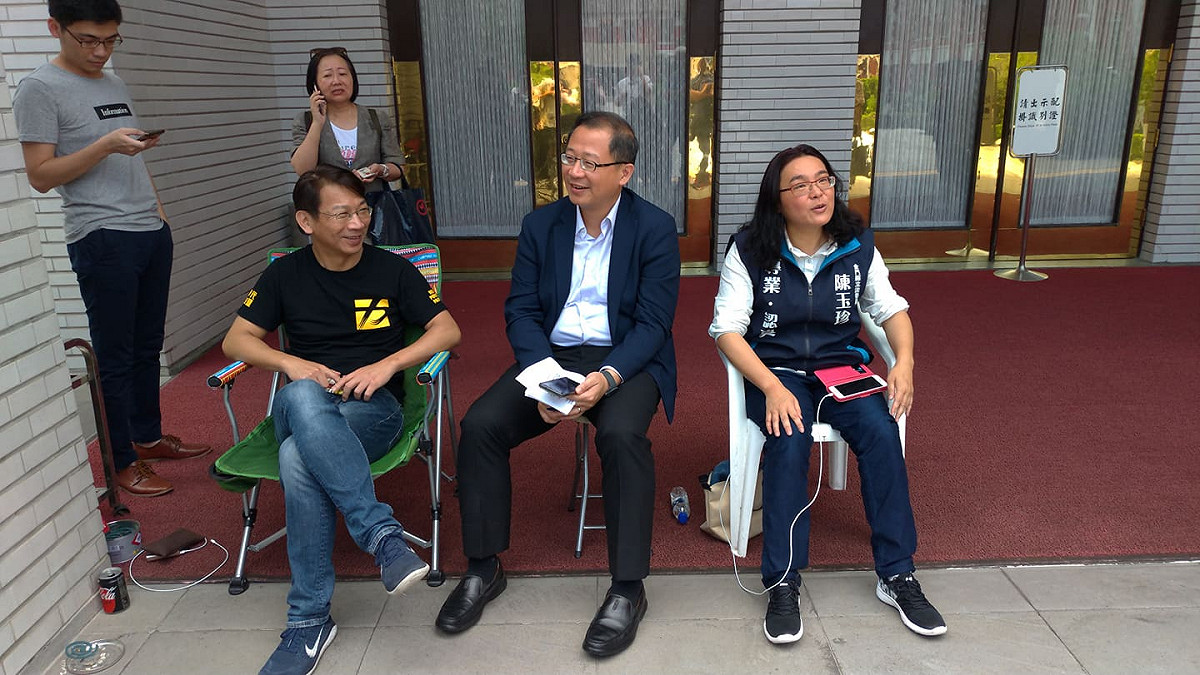 力拼酒駕修法，時代力量、國民黨今天來排隊。 圖:陳佩君/攝