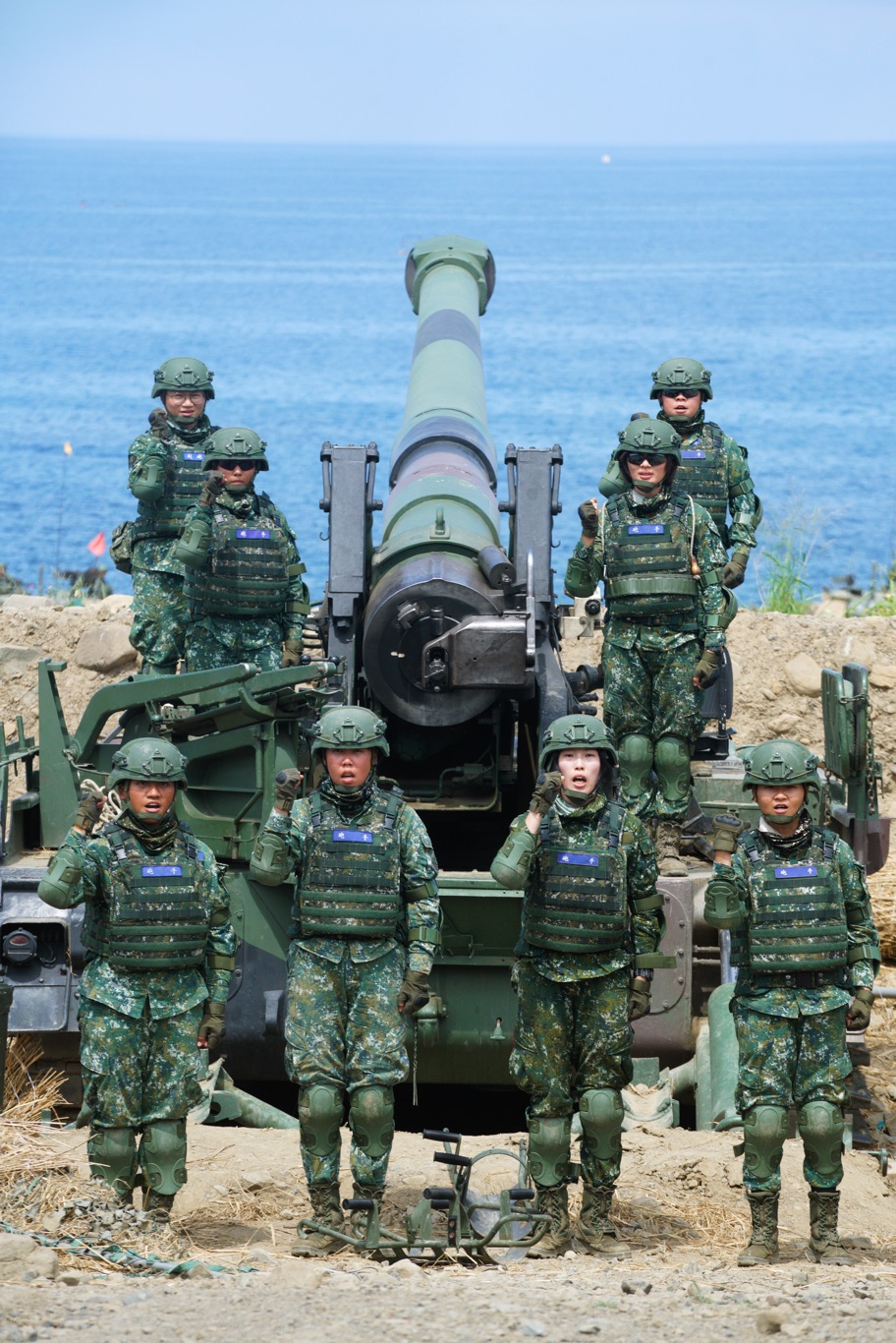 陸軍砲兵第43指揮部砲一營第六砲兵班由9位女性士官兵編組而成，表現不俗，證明戰場上無性別之分，保家衛國亦無男女之別。 圖：張良一/攝