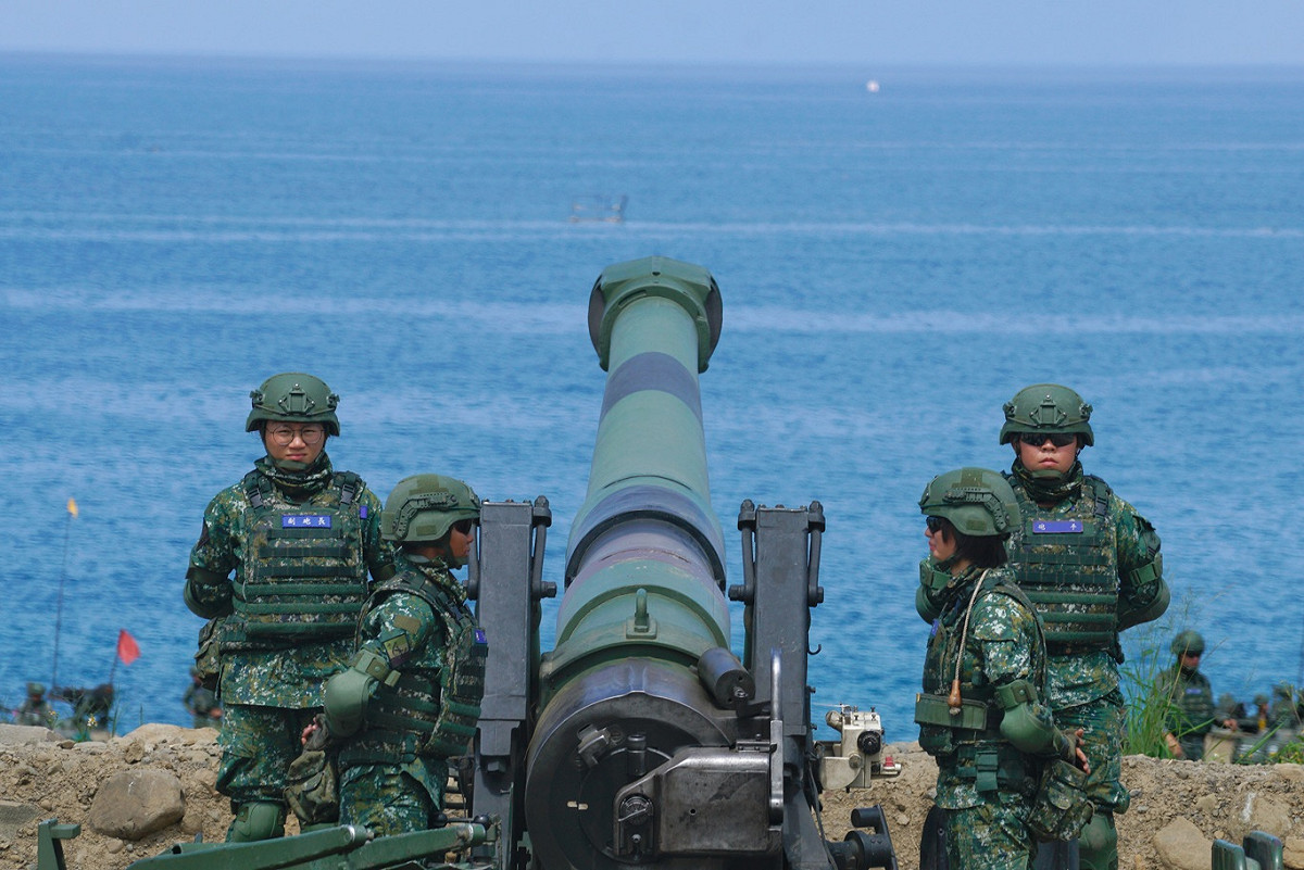 第六砲兵班由9位女性士官兵編組而成，表現不俗，證明男生做得到的事情，女生當然也可以。她們都是守衛國土的捍衛戰士 圖：張良一/攝
