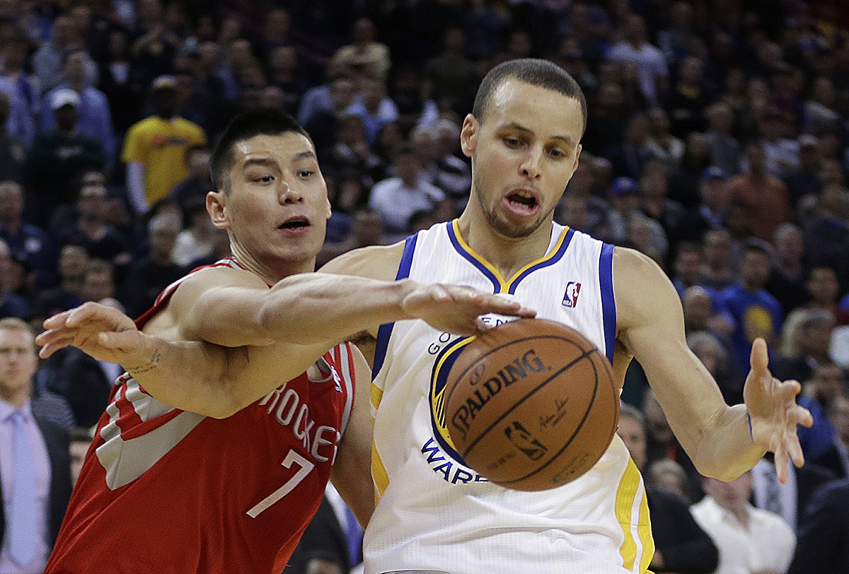 林書豪(左)和Stephen Curry是前勇士隊友。 圖／美聯社／達志影像