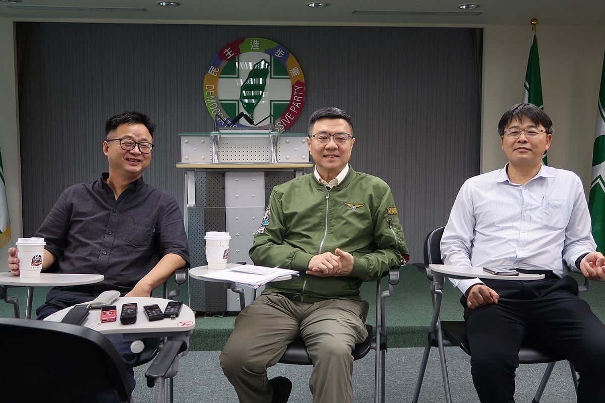 民進黨秘書長羅文嘉、主席卓榮泰、副秘書長郭昆文（由左至右）。 圖：林朝億/攝