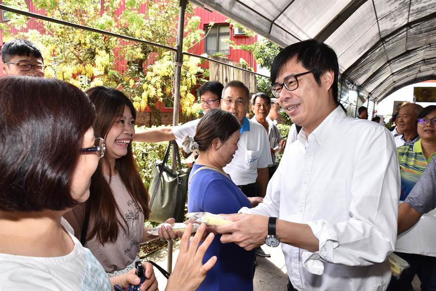 行政院副院長陳其邁今日南下高雄參加鳳荔節。 圖：翻攝自臉書