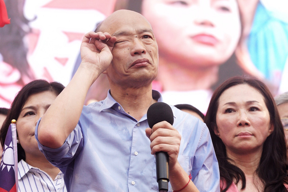 韓國瑜出席總統初選首場造勢大會，他一上台就先感謝現場的眾多支持者，也對近日一些因為挺他的人被抹黑感到抱歉。 圖/張良一攝