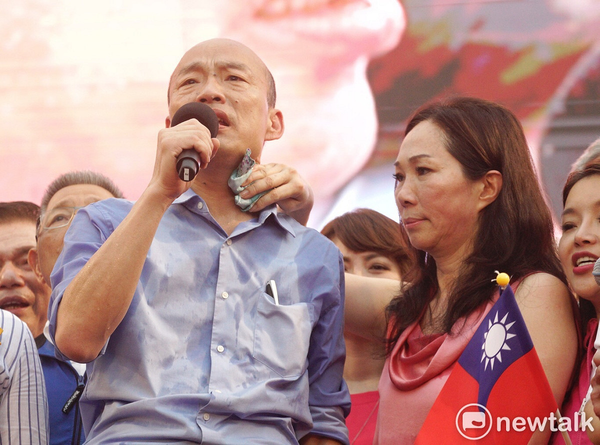 時逢週末高雄市長韓國瑜（左）開啟競選模式，他明（8）日將到新北市三重舉行造勢大會。 圖：張良一 / 攝(資料照片)