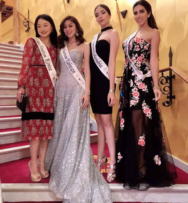 謝聆慈(左二)原本披的Taiwan彩帶稍後被大會強迫改名。 圖：翻攝台灣小姐Miss Taiwan粉絲專頁