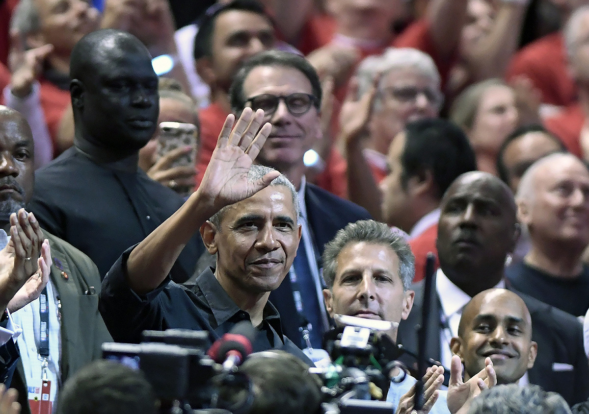 Barack Obama到場觀賞NBA賽事。 圖／美聯社／達志影像