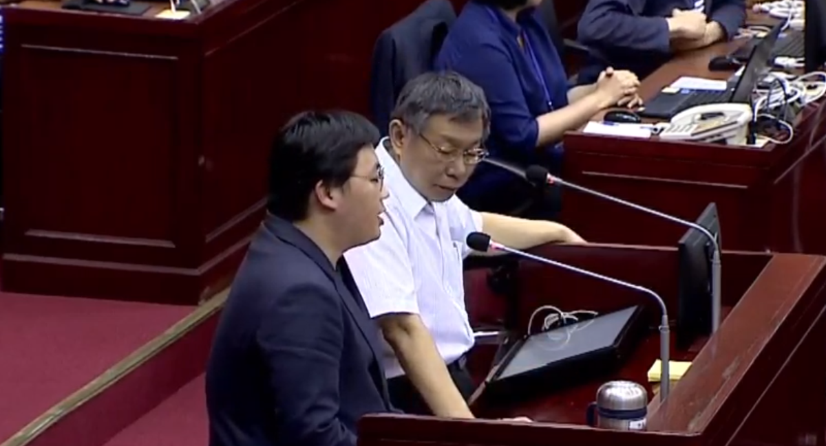 台北市長柯文哲今日到台北市議會進行市政總質詢。 圖：翻攝自Youtube