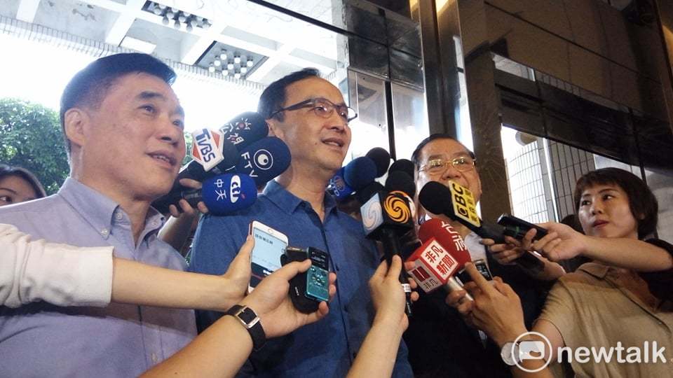 國民黨5人小組拜會前新北市長朱立倫，說明國民黨總統初選相關安排。 圖 : 黃建豪/攝