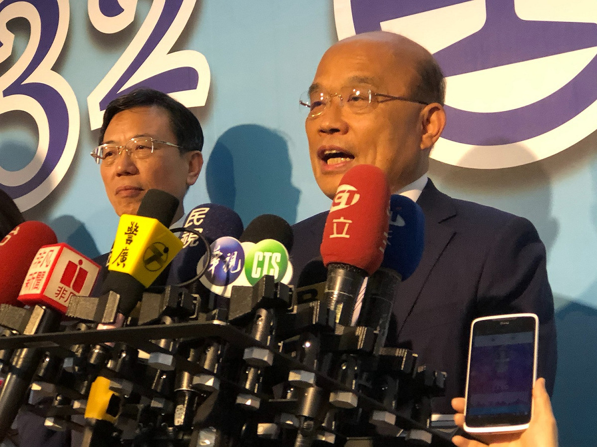 行政院長蘇貞昌今（5）天上午出席108年鐵路節台鐵132週年慶祝大會前受訪。 圖：謝莉慧/攝