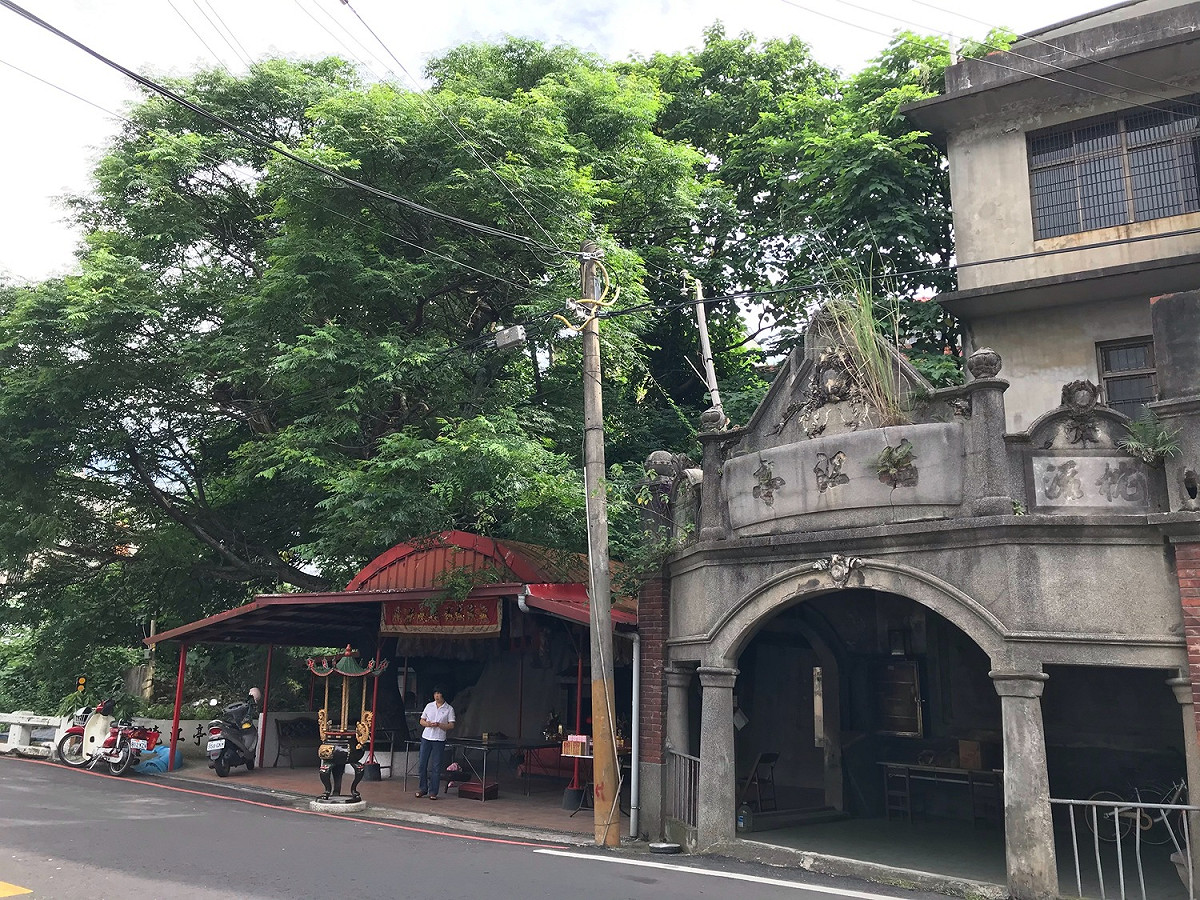 竹東鎮的曉江亭以及一旁的福德祠，走過近百年歷史，見證客庄發展變遷。 圖／記者常似虎攝