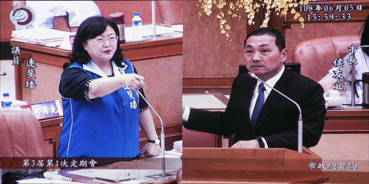 新北市議員連斐璠今天質詢市長侯友宜，要求市府降低中正橋改建期間對地方的衝擊；侯友宜說工期絕不會拖延。 圖：王峻昌/攝