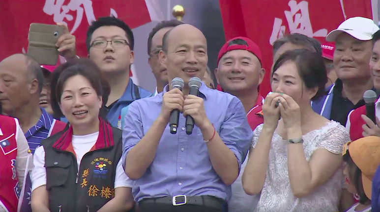 準備參加國民黨總統初選的高雄市長韓國瑜參加花蓮造勢大會。 圖：擷取自傅崑萁臉書直播