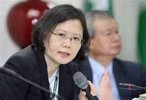 總統蔡英文2020初選發言人阮昭雄今天轉述總統談話表示，不管是她或者是前行政院長賴清德獲得提名，作為一個黨員，都會捍衛民進黨執政的價值，遵從黨的決定，支持黨提名的候選人。 圖：翻攝自蔡英文臉書