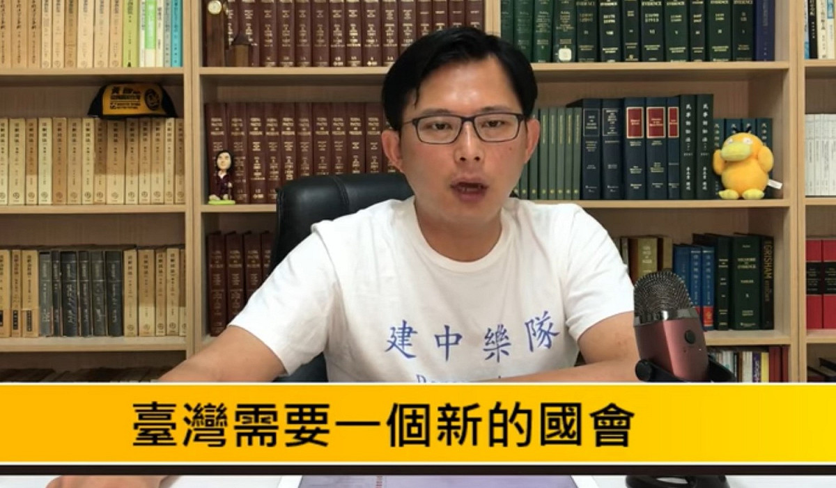 時代力量立委黃國昌在昨晚直播時透露，假如時代力量未來決定要走「小綠」路線，他將會義無反顧的離開。 圖：翻攝自youtube