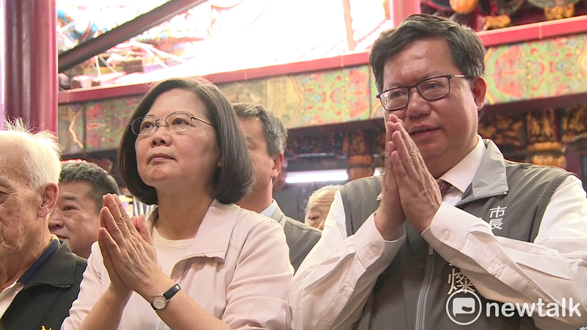 總統蔡英文最後衝刺選擇桃園走透透，９日從上午到下午在桃園安排4個行程，桃園市長鄭文燦全程陪同。 圖：林昀真／攝