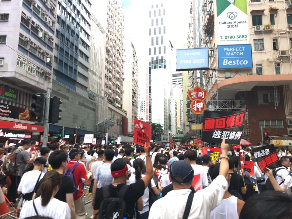 灣仔集成中心遊行況狀。  圖：翻攝自全球集氣反送中臉書粉絲頁