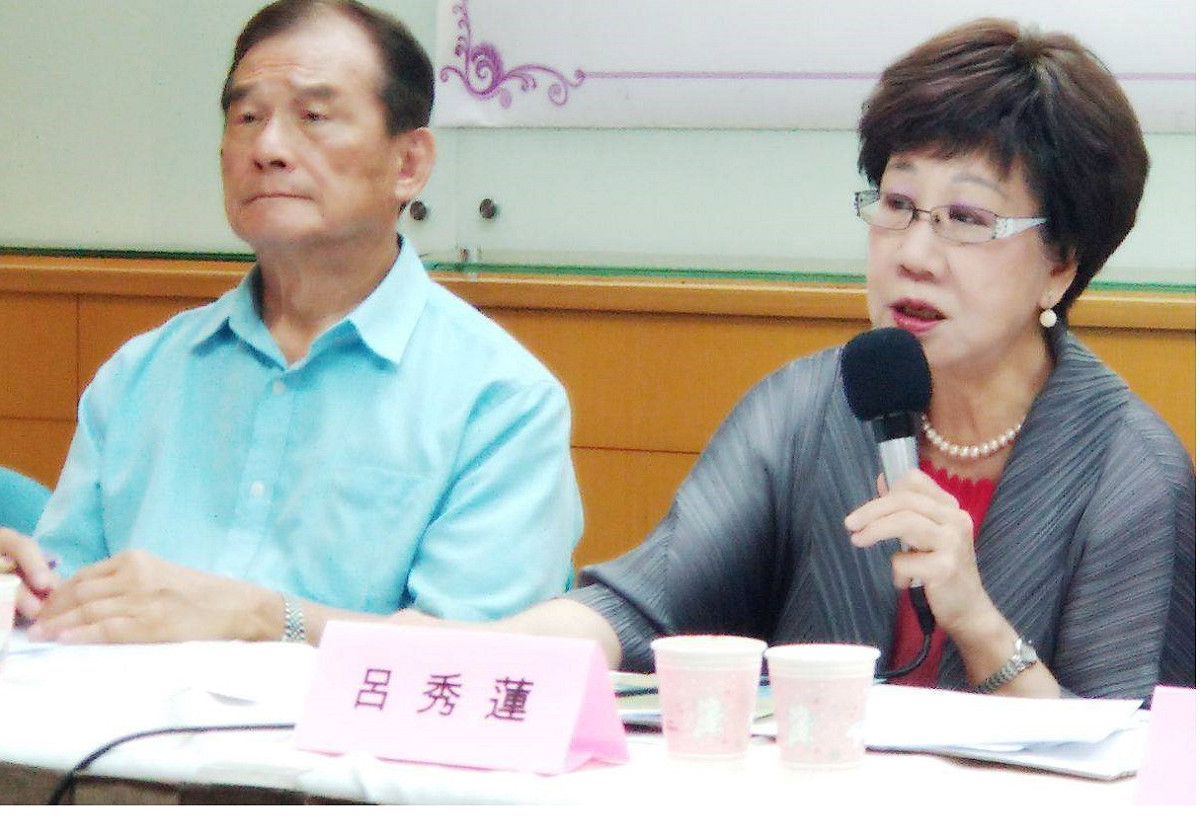 前總統呂秀蓮懷疑中選會刻意延緩「台灣和平中立」公投案地受理程序，並在今日公布6月6日當天給予中選會的補正說明內容。 圖：翻攝自呂秀蓮臉書