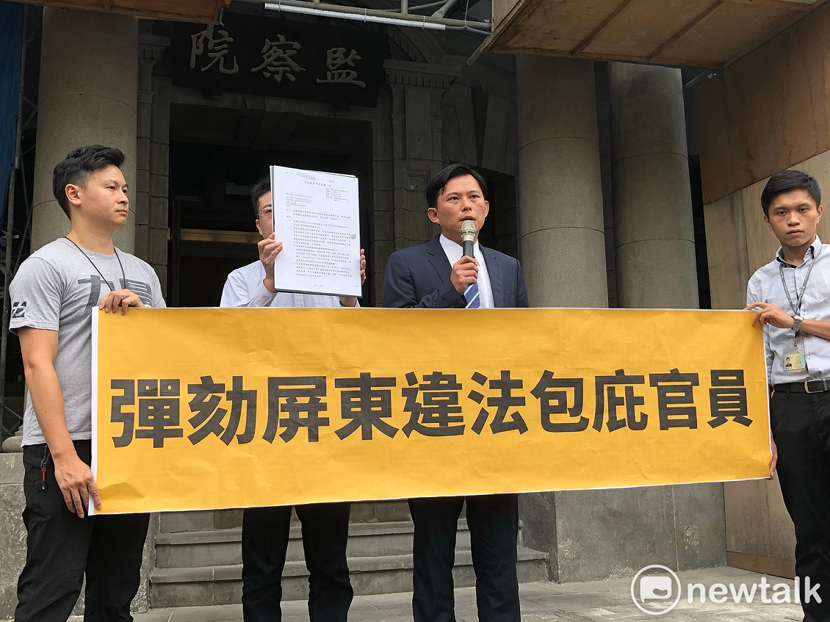 黃國昌前往監察院告發屏東縣政府廢弛職務、縱容違法。 圖：陳佩君／攝