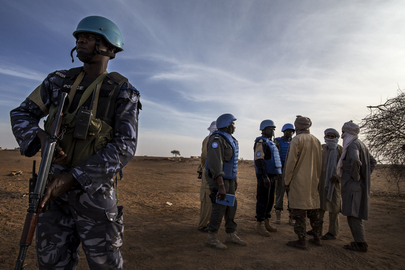 馬利共和國動盪不安，聯合國駐馬利特派團被視為最危險的任務，圖為維和部隊正在巡視馬利境內。 圖：聯合國圖片/Marco Dormino